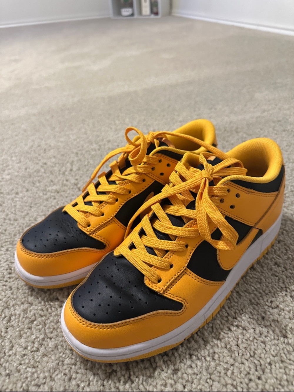 Nike Women’s Sneakers Yellow and Black Low-Top